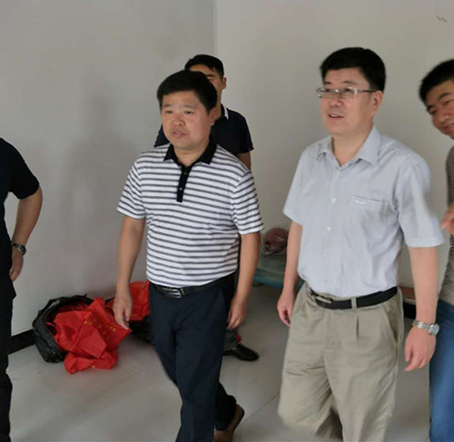 袁县长到新集镇督查扶贫工作