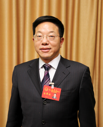 芮耀宏认为,今年的《政府工作报告》总结过去一年工作全面客观,部署