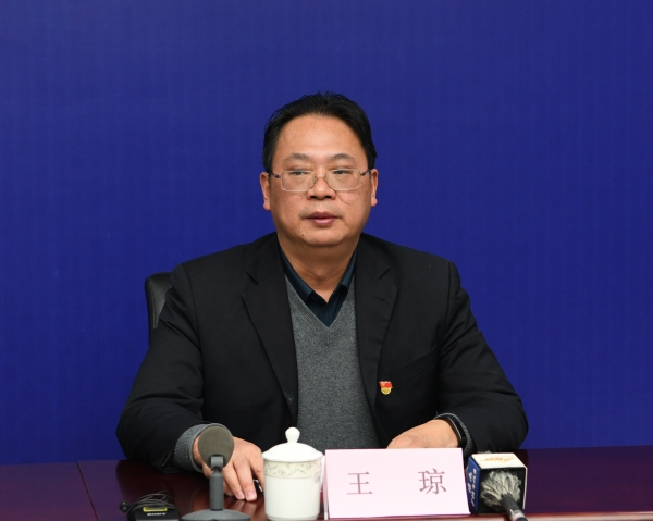 现在请淮南市粮食和物资储备局党组书记局长王琼介绍淮南市"十三五"