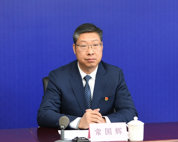 现在请凤台县人民政府副县长常国辉作主题发布.