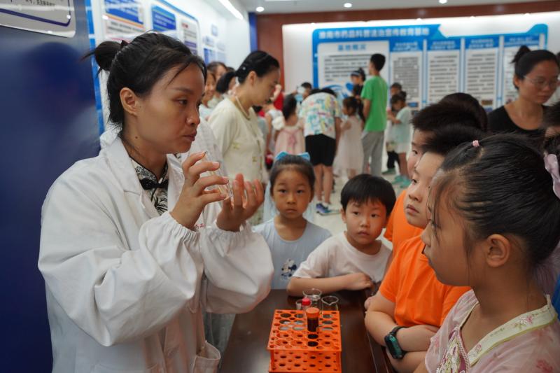 淮南市市场监管局组织中小学生开展药品科普法治宣传教育开放日活动