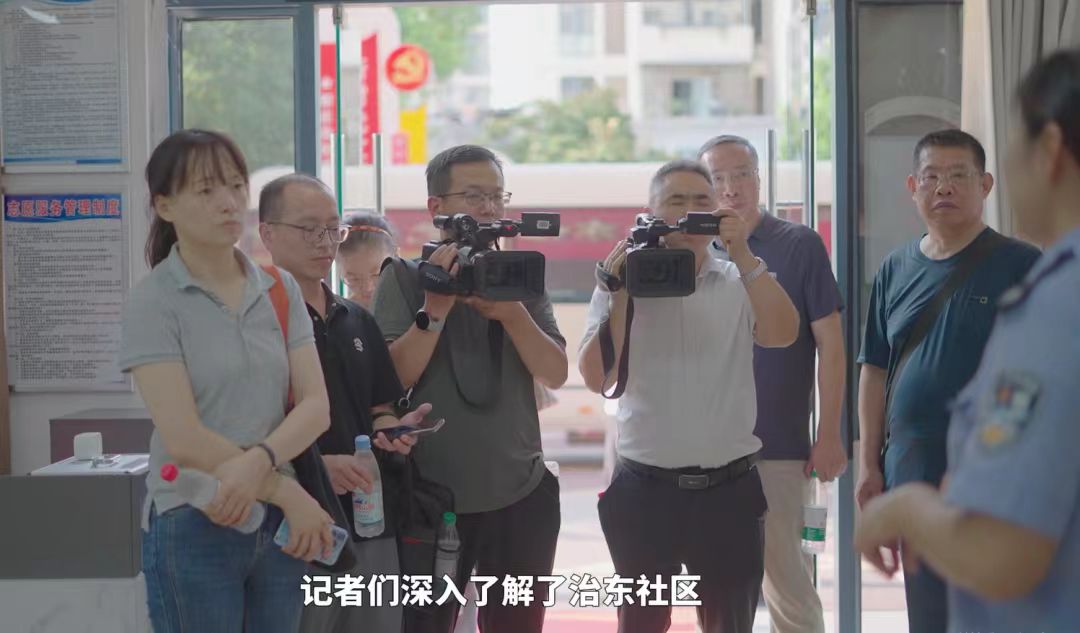 媒体进警营感受新风貌携手话平安