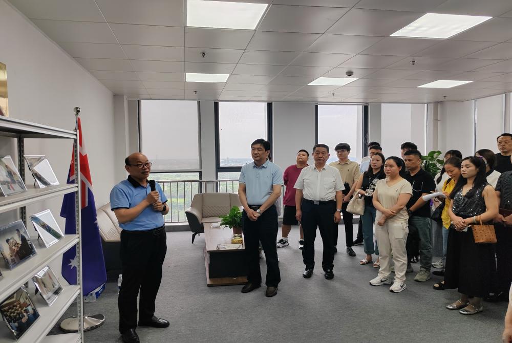 市商务局开展“政府开放日”活动