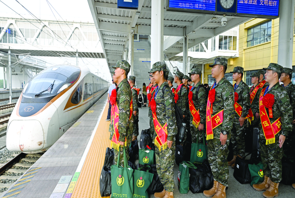 新兵起运 奔赴军营