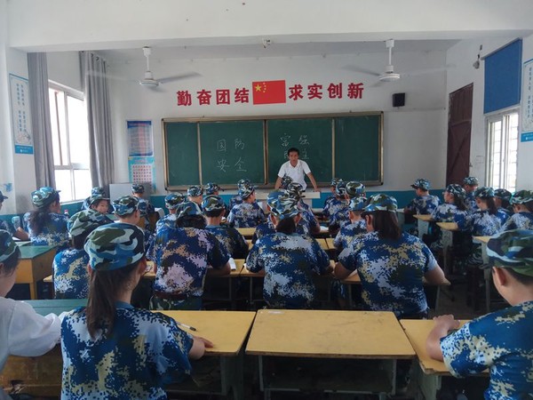 泥河中学举行2018级新生军训活动